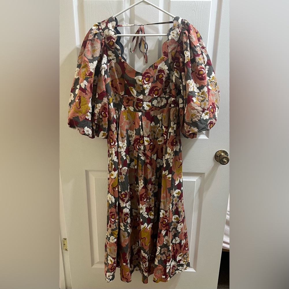 Scalloped Floral Puff-Sleeve Midi Dress